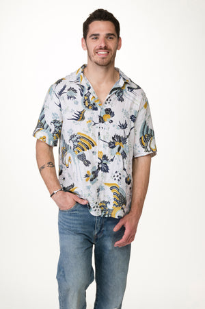
                  
                    Load image into Gallery viewer, Printed washed linen men button down ss shirt
                  
                